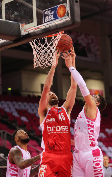 罚球线附近 罚球线附近